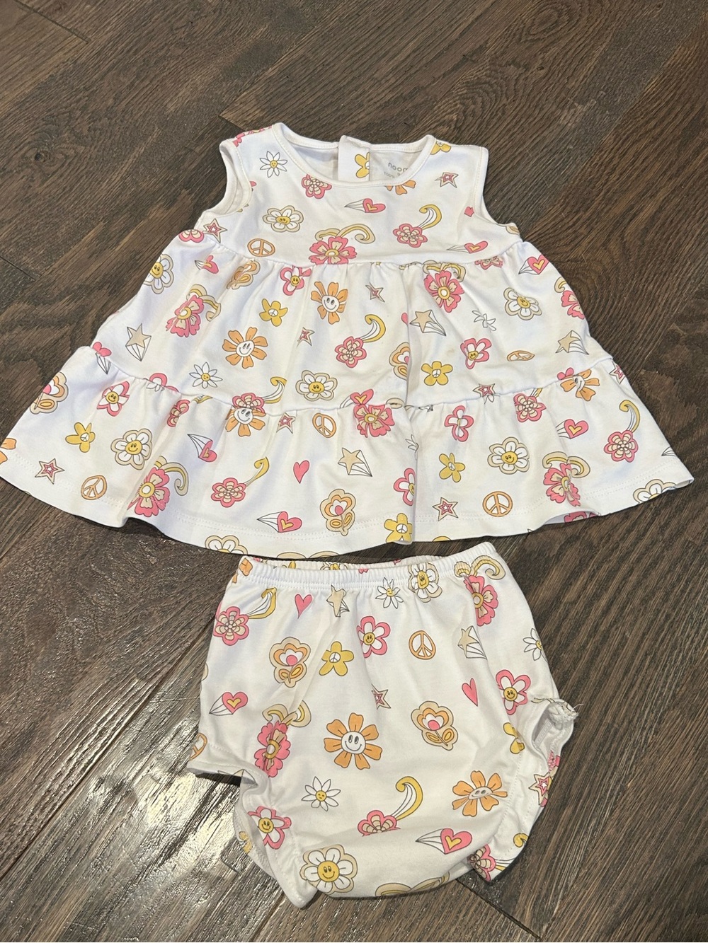 Baby Girl Noomie White Floral Retro Tiered Dress & Bloomers Size 9-12 months